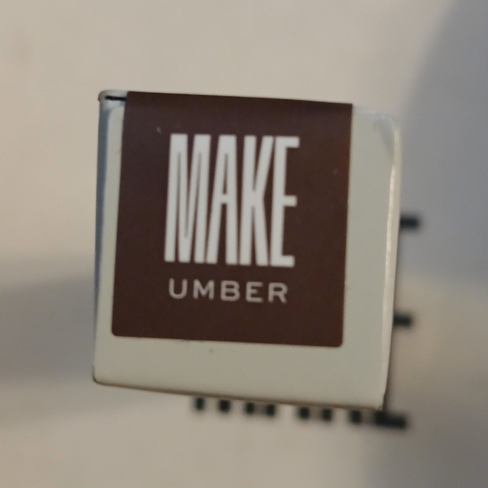 MAKE Eye Shaping Stylo in the color Umber